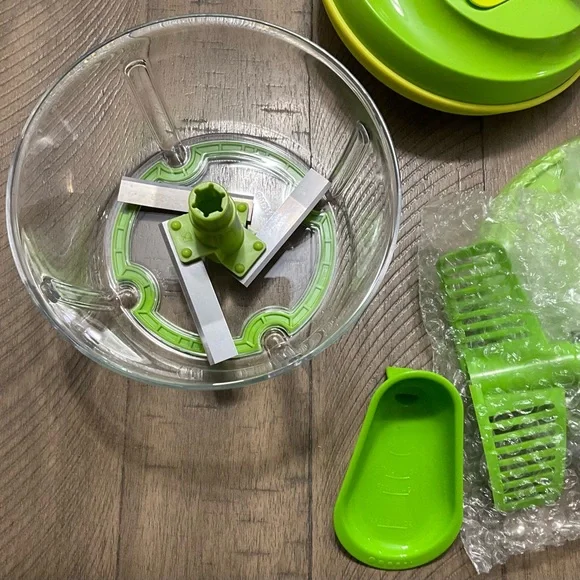 Tupperware Quick Chef Pro System Food  Processor Hand Cranked - Picture 3 of 3